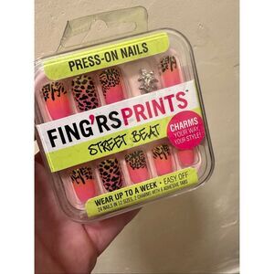 Fing’rs Street Beat Leopard Print Press on Nails New Pink and Black 24 Nails